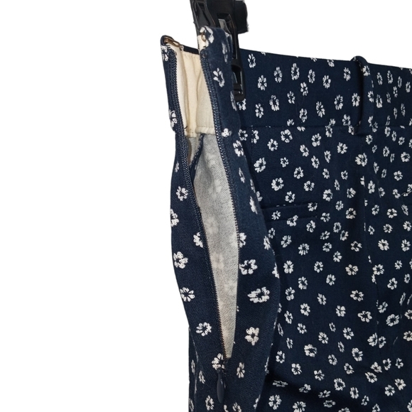 J. Crew blue & white floral flat front side zip crop pants size 8 - Picture 4 of 9